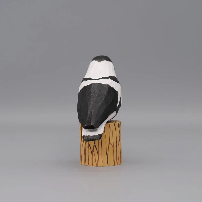 Australian Magpie+ Stand